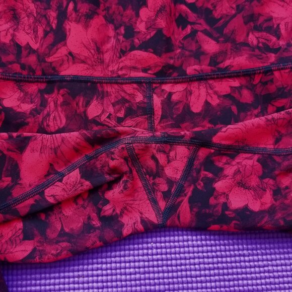 Lululemon Train Times Crop 21" Carmine True Red Black, size 6 - Picture 9 of 9